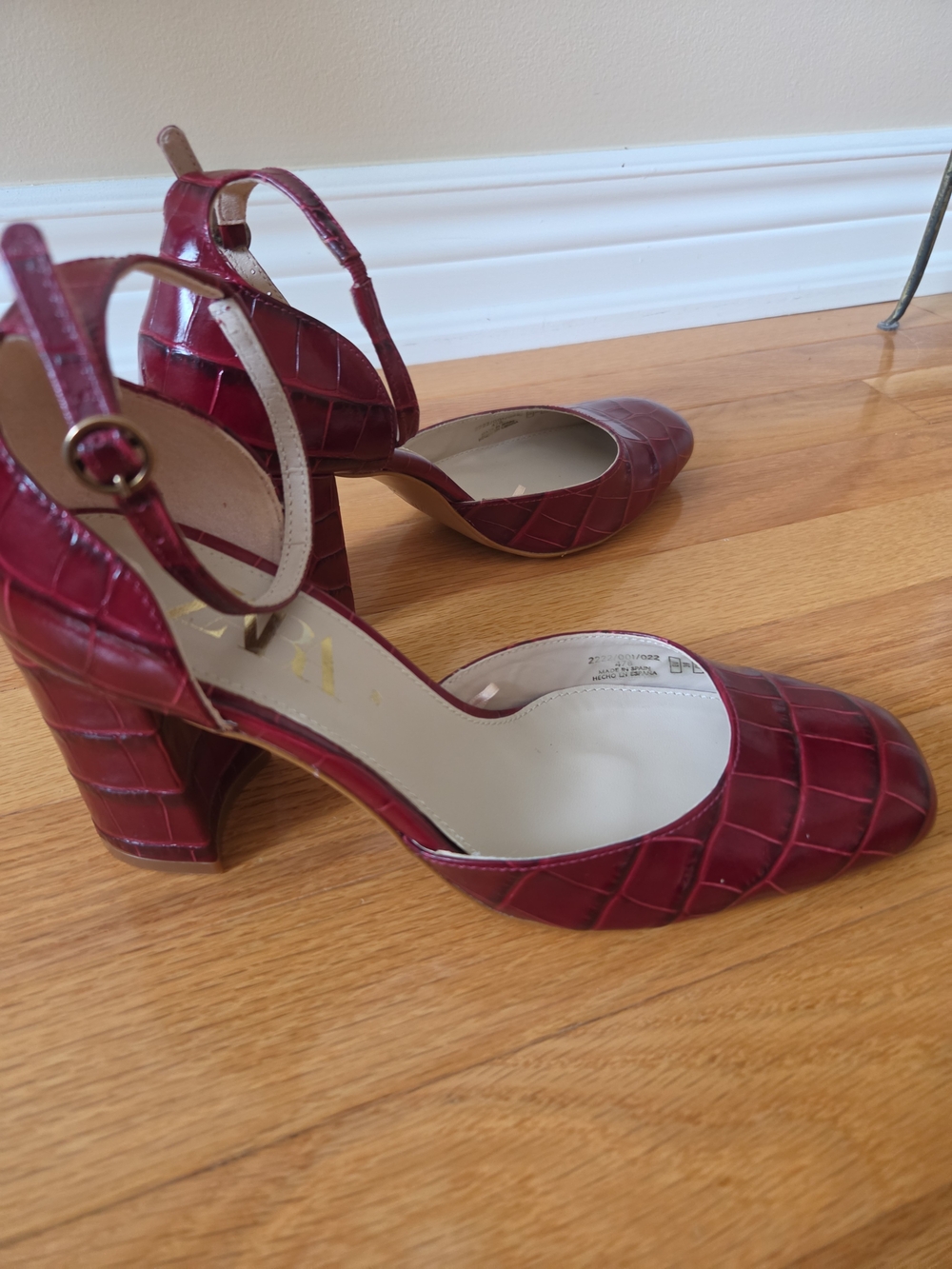 Zara  Deep  Red Croc-Embossed Block Heel Pump with Ankle Strap .new without tags - Picture 4 of 11